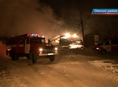 В МЧС назвали предварительную причину крупного пожара в посёлке Омский