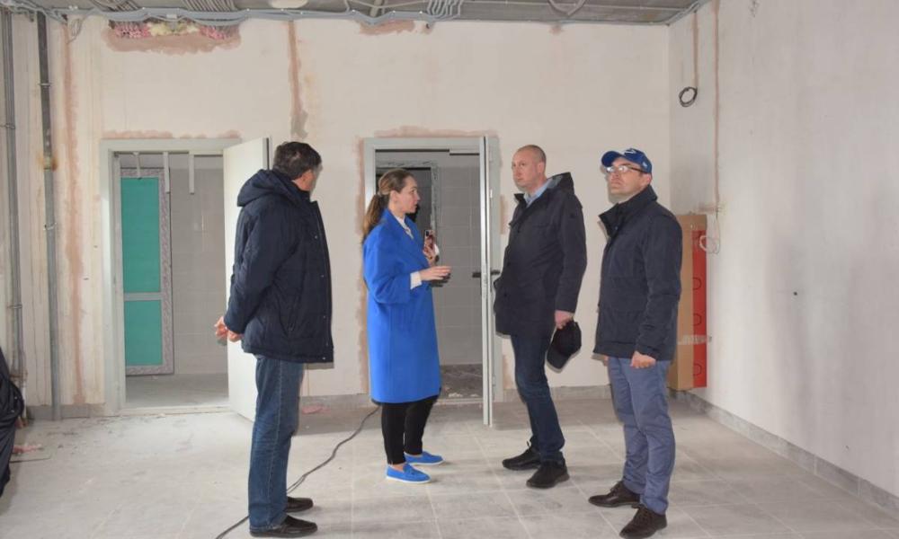 Депутат Госдумы Оксана Фадина рассказала о ходе строительства детского сада в Большеречье