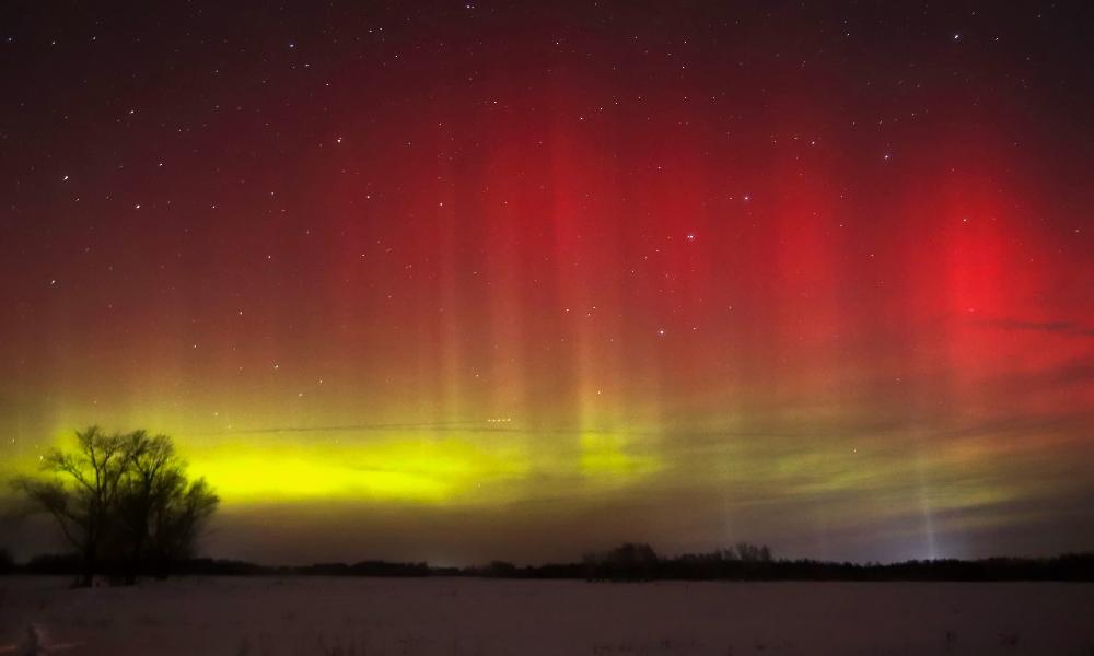 Прошедшей ночью омское небо озарилось полярным сиянием