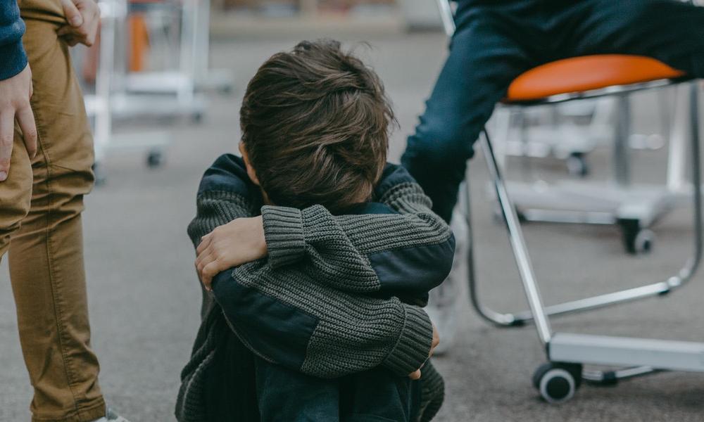 В Омске расследуют дело молодой матери, оставлявшей шестерых детей без еды и тёплой одежды