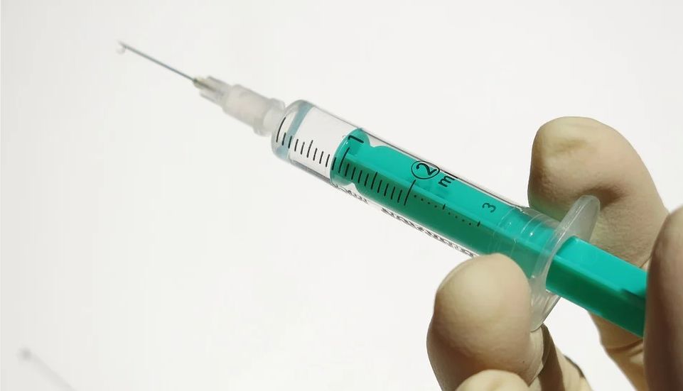 В Омскую область привезли 600 доз вакцины от коронавируса