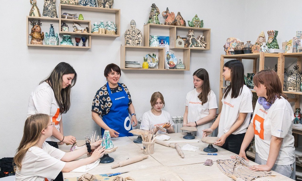 Омский НПЗ подарил детской школе искусств № 1 имени Саниных автоматизированную печь