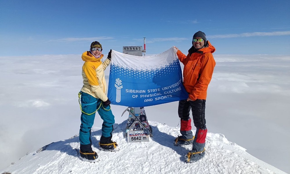 Омичи покорили самую высокую точку России — Эльбрус