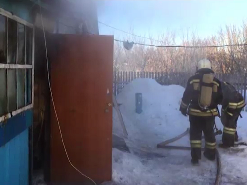 Омские следователи установили предварительную причину пожара, в котором погибли двое детей