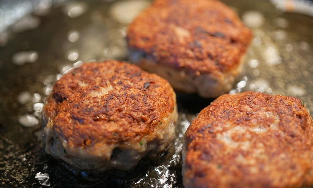 Омского поставщика уличили в использовании антибиотиков в своей мясной продукции 