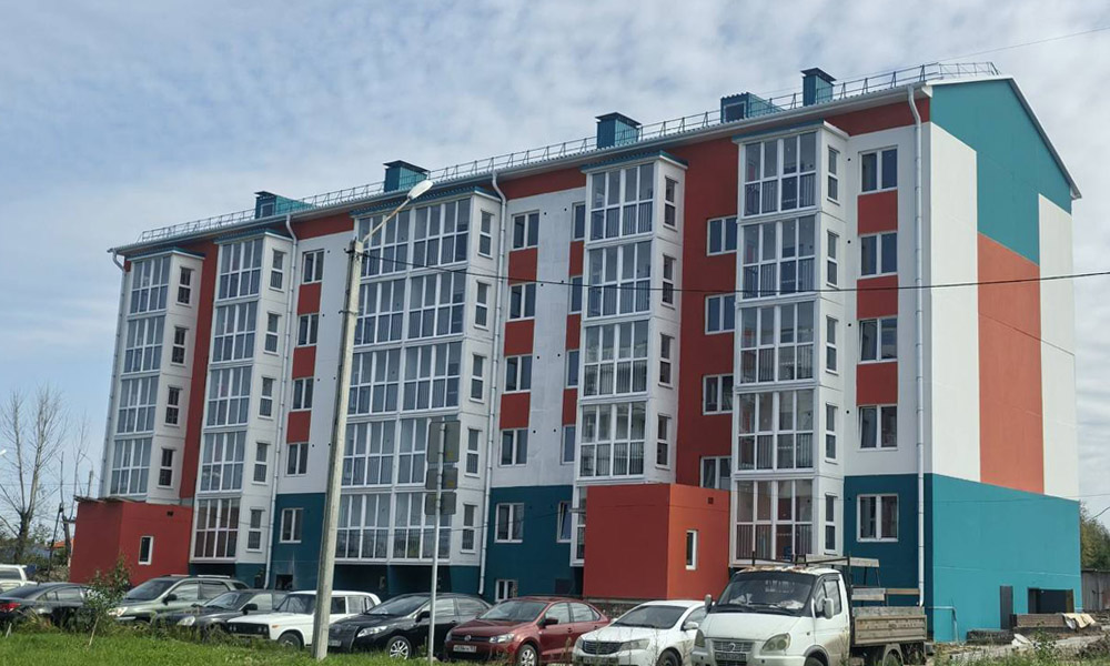 В Омске ввели в эксплуатацию многоэтажный дом на улице Виталия Суровикина, 3 