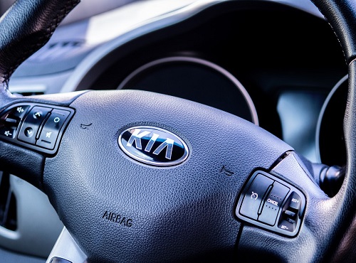 Омич на Kia сбил трёх женщин на светофоре