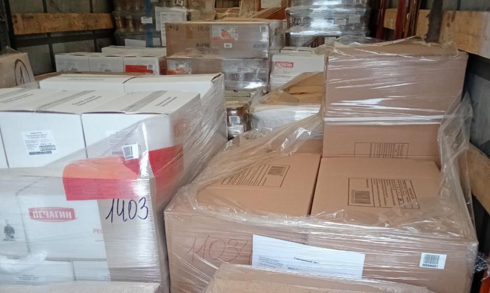 На границе Омской области с Казахстаном задержали больше 200 кг консервированной горбуши