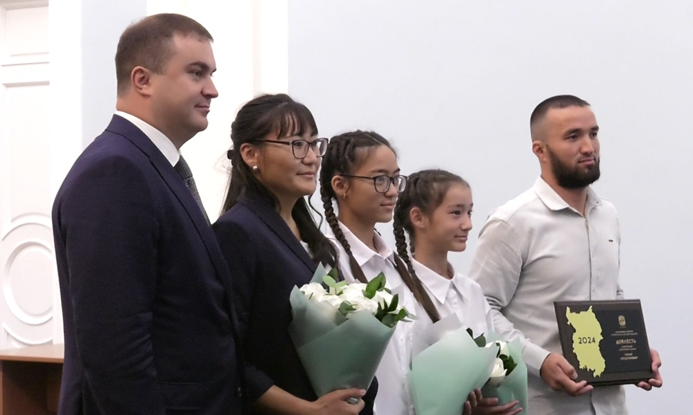 Виталий Хоценко наградил лучших спортсменов Омской области