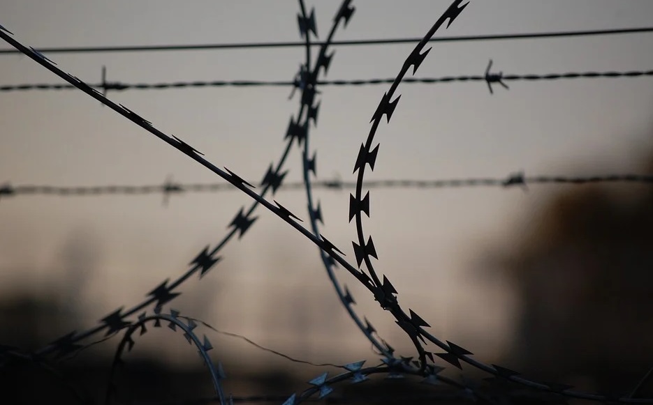 Педофила из Называевского района, который 3 года насиловал падчерицу, посадили на 15 лет