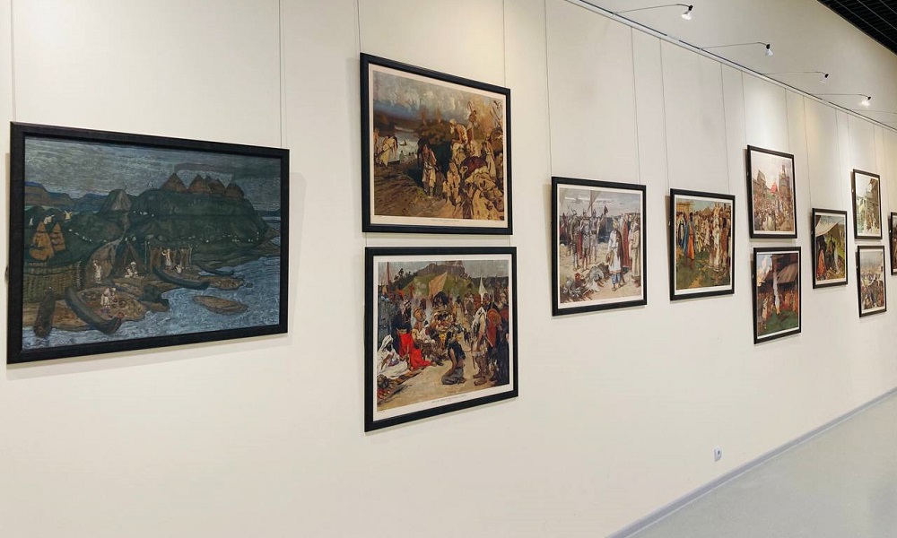 «Картины по русской истории»: омичи смогут увидеть уникальную серию иллюстраций и учебники начала XX века 