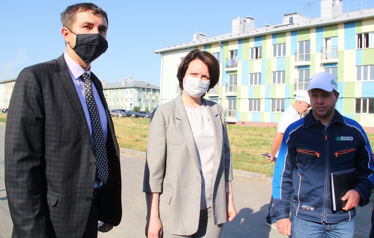 Мэр Омска Оксана Фадина проконтролировала ход строительства детского сада в "Рябиновке"