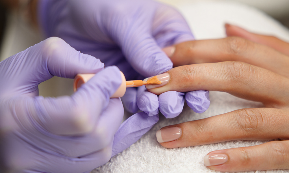 Жительница Крутинского района открыла салон красоты по социальному контракту