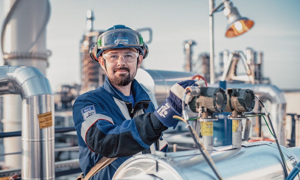 Омские нефтяники принимают поздравления с профессиональным праздником