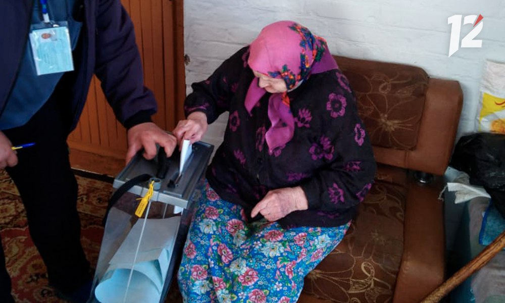 Долгожители Омской области принимают участие в выборах губернатора 