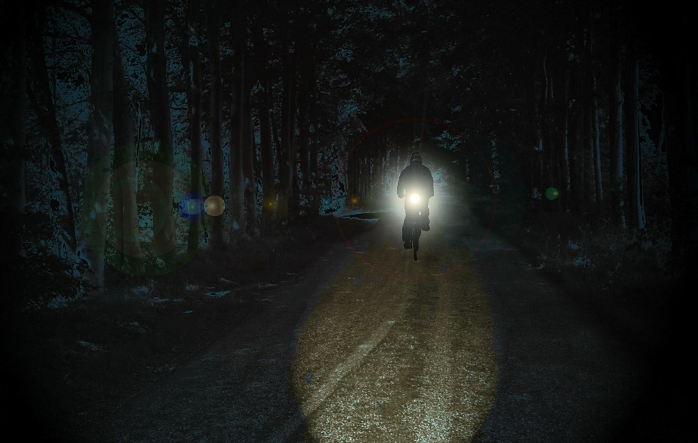 В Омской области мопедист переехал спящего на дороге мужчину