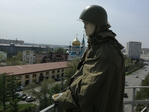Пожарный на омской каланче превратился в солдата