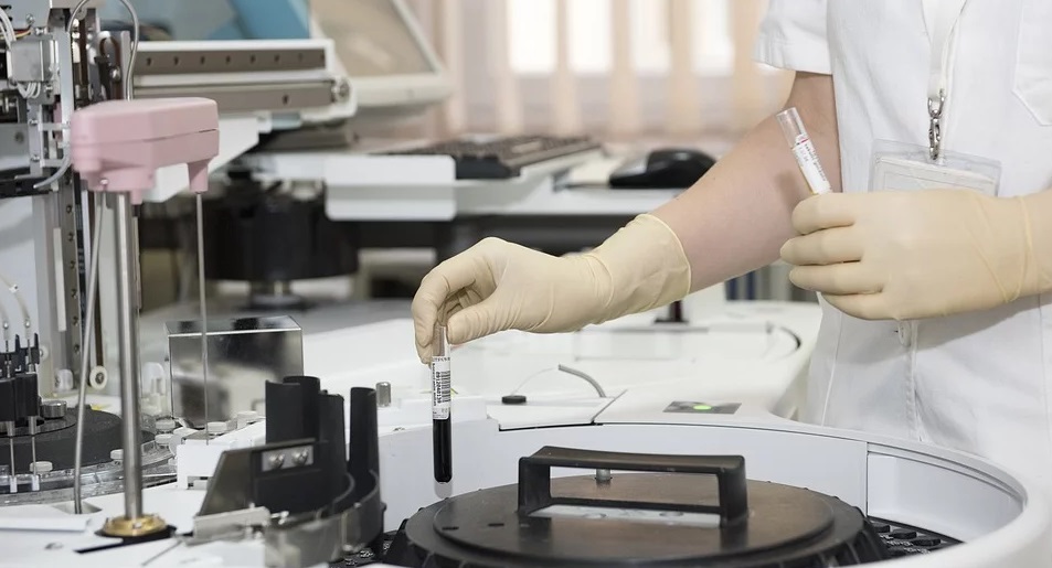 Сотрудников Омского нефтезавода проверили на коронавирус