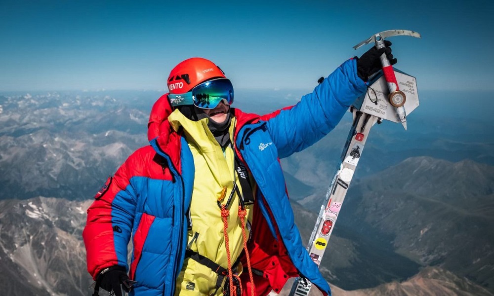 Омский врач покорил Эльбрус