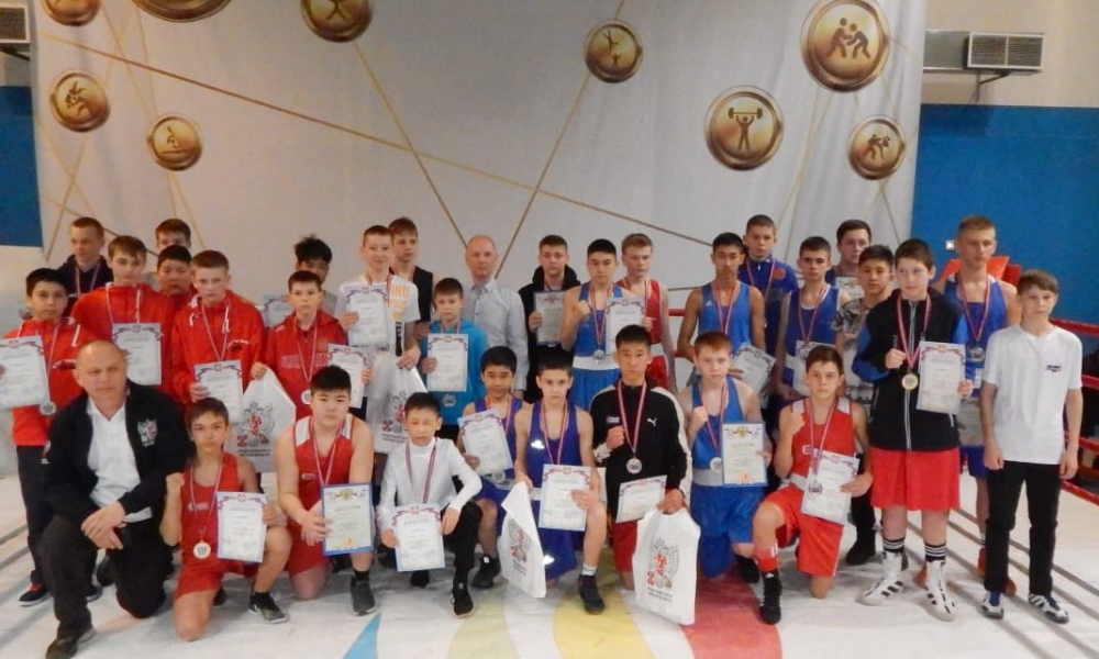 Омские боксёры выступили на региональном первенстве 