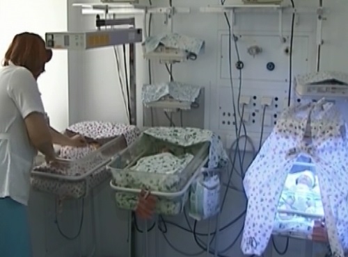 В Омске родителям тройняшек доплатят 300 тысяч рублей