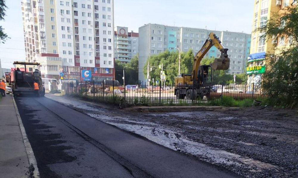 На Левобережье в Омске продолжают обустраивать проезды и тротуары по заявкам местных жителей