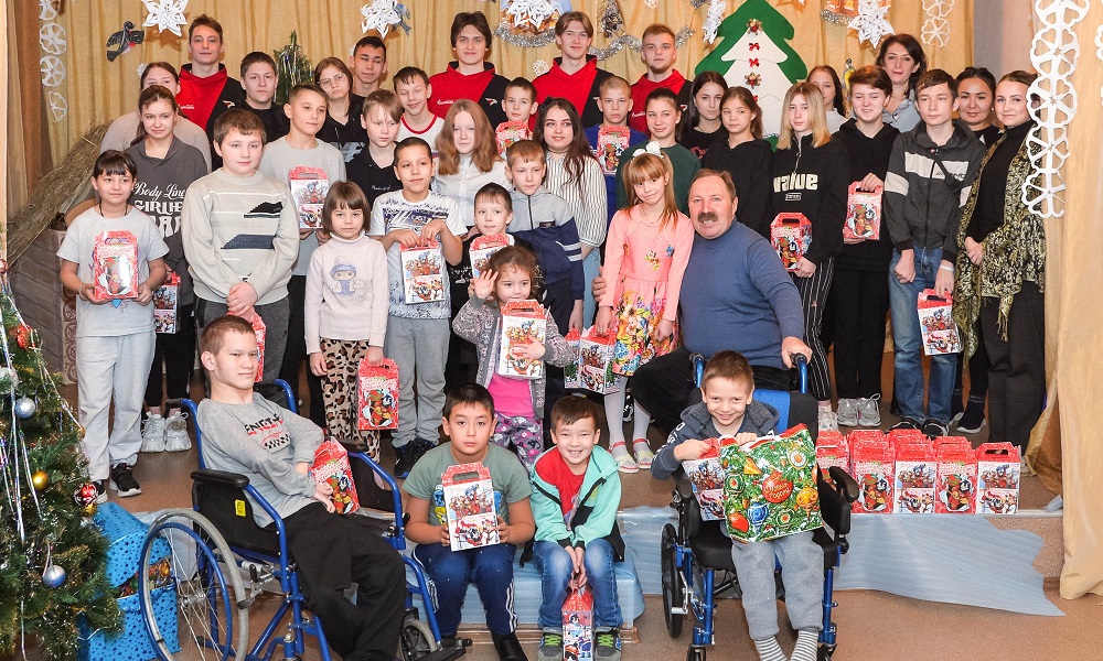 «Ястребы» поздравили с Рождеством воспитанников омской школы-интерната №16