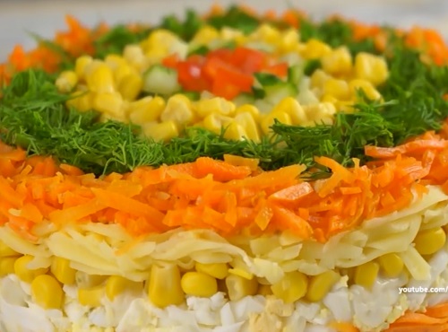 Омичам рассказали, как сохранить новогодние салаты