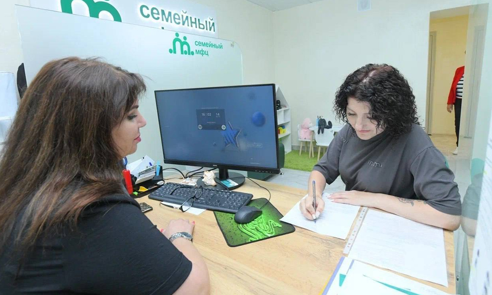 Более 13,5 тысячи семей получили помощь в Семейных МФЦ Омской области