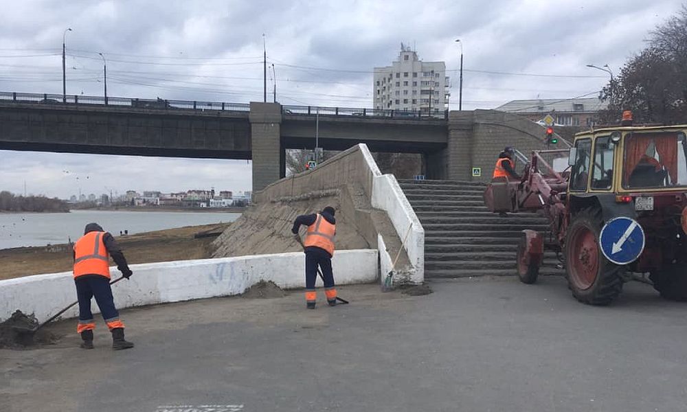 Омские дорожные службы уже заготовили почти 44 тысячи тонн противогололёдных материалов