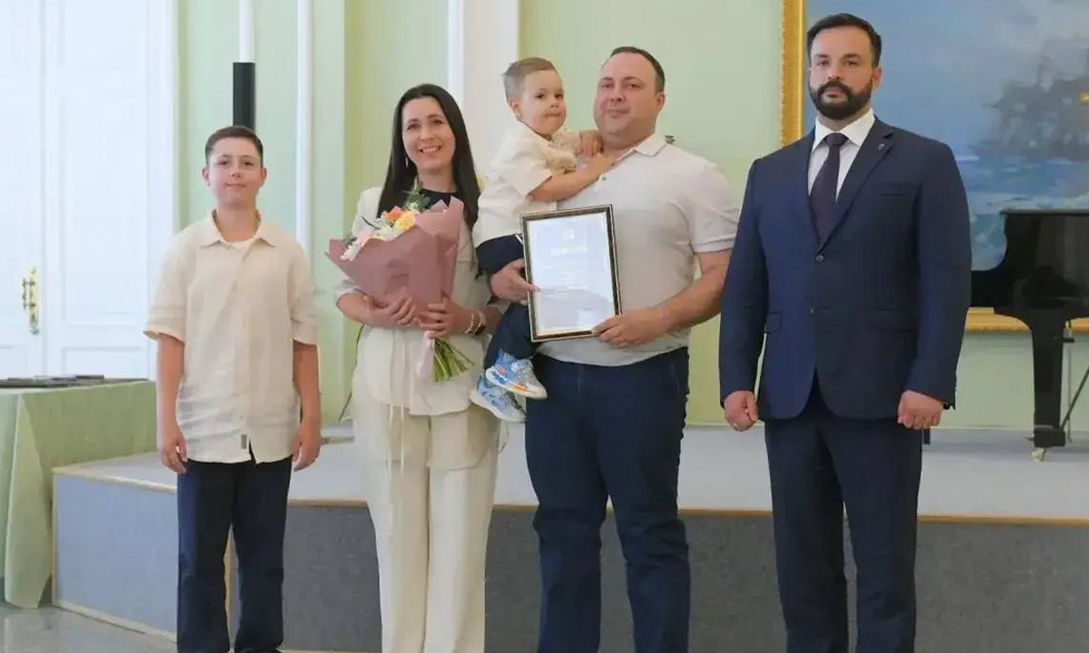 Более 170 омских семей подали заявки на премию губернатора «Семья года»