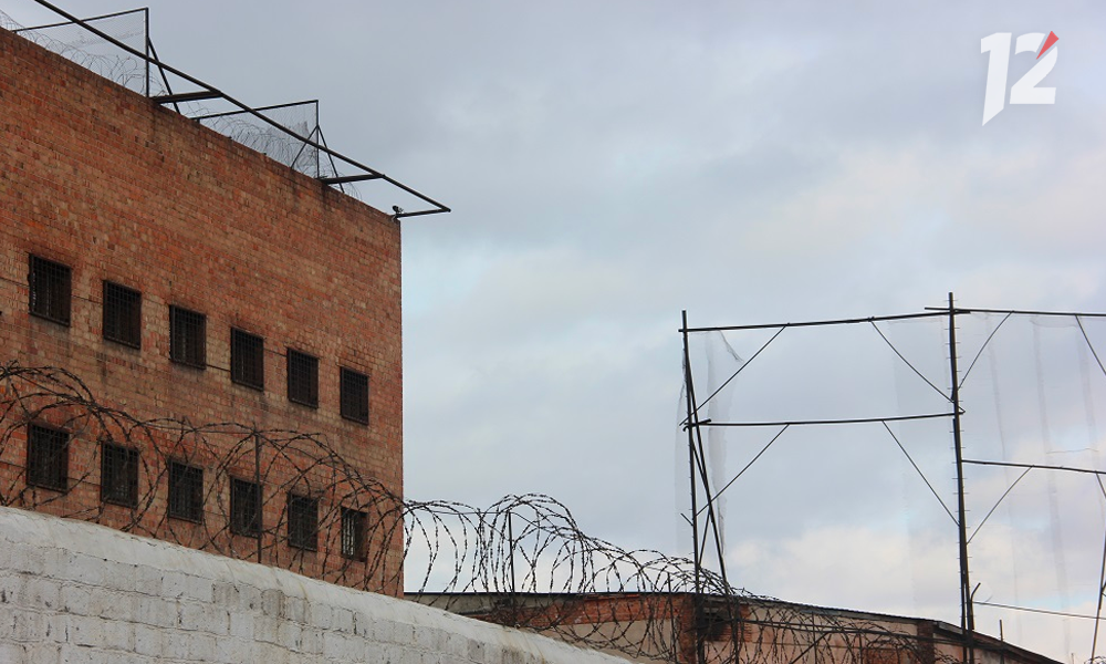 Житель Омской области, который убил своего товарища, а затем попытался сжечь его тело, предстанет перед судом 