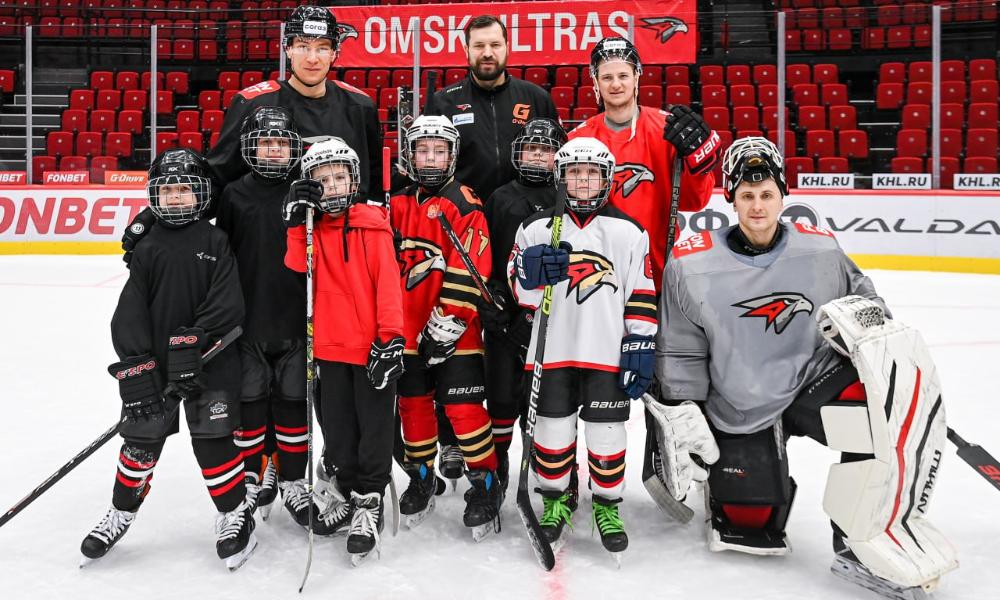 Омский «Авангард» провёл открытую тренировку для детей героев СВО