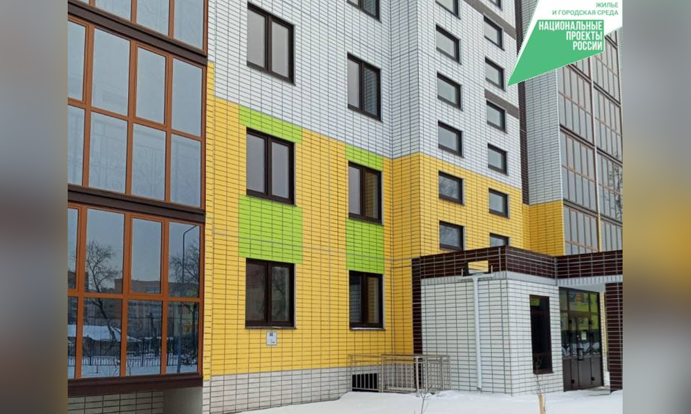 В Омске 102 семьи из аварийных домов получат квартиры в новостройке до конца года