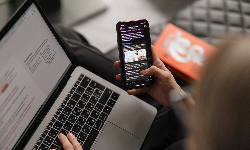 Чаще всего омичей от работы отвлекают соцсети, любовь ко сну и курение