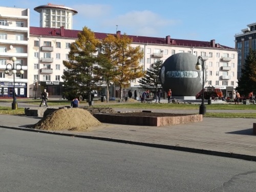 В Омске за три дня благоустроили площадь Бухгольца