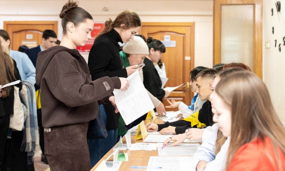 Около 200 омских школьников соревновались в олимпиаде по русскому языку