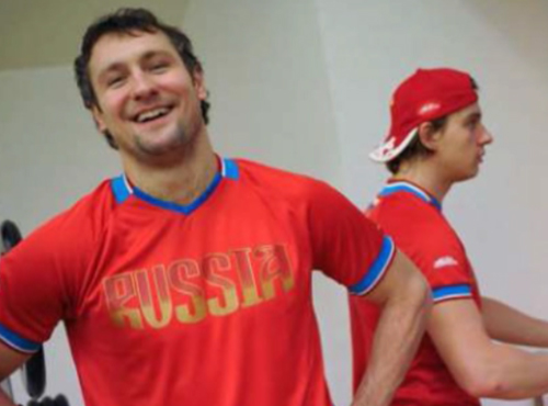 Экс-хоккеиста омского "Авангарда" подозревают в мошенничестве