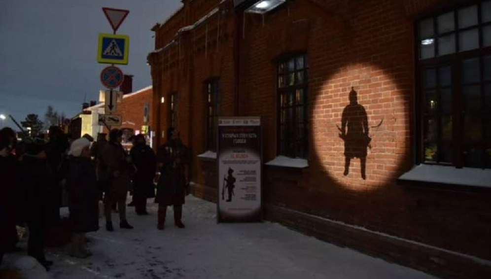 Омичи и гости города могут посетить бесплатный уличный спектакль-променад «У старых стен есть голоса» 