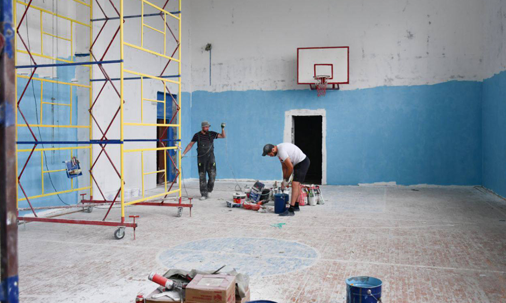 В районах Омской области продолжаются ремонты школьных спортзалов
