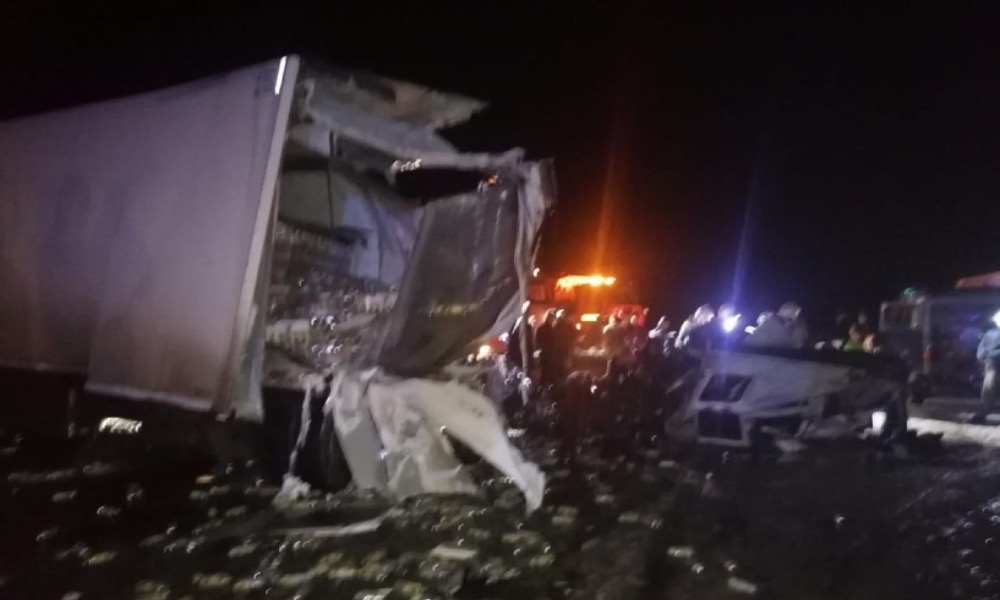 На трассе Новосибирск — Омск произошла жуткая авария, в которой погибли двое мужчин