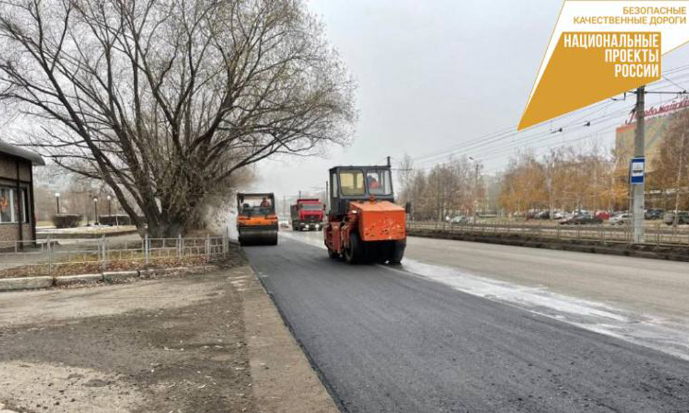 В Омске ремонтируют дорогу на участке улицы Заозёрной 