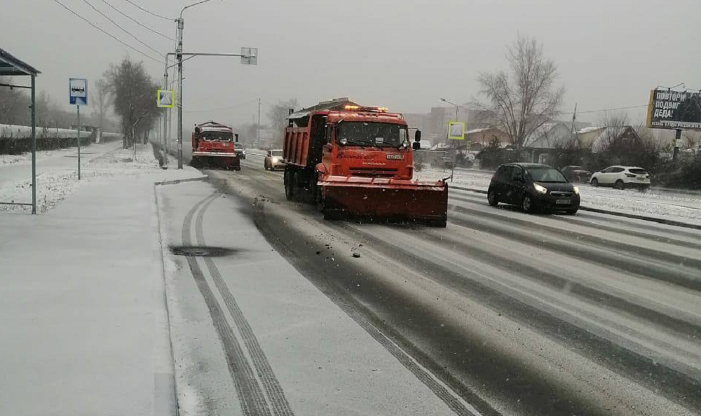 Бригады омского УДХБ в связи с непогодой работают в усиленном режиме