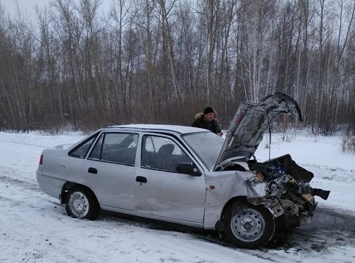 Пьяный омич на Daewoo погиб после столкновения с КамАЗом