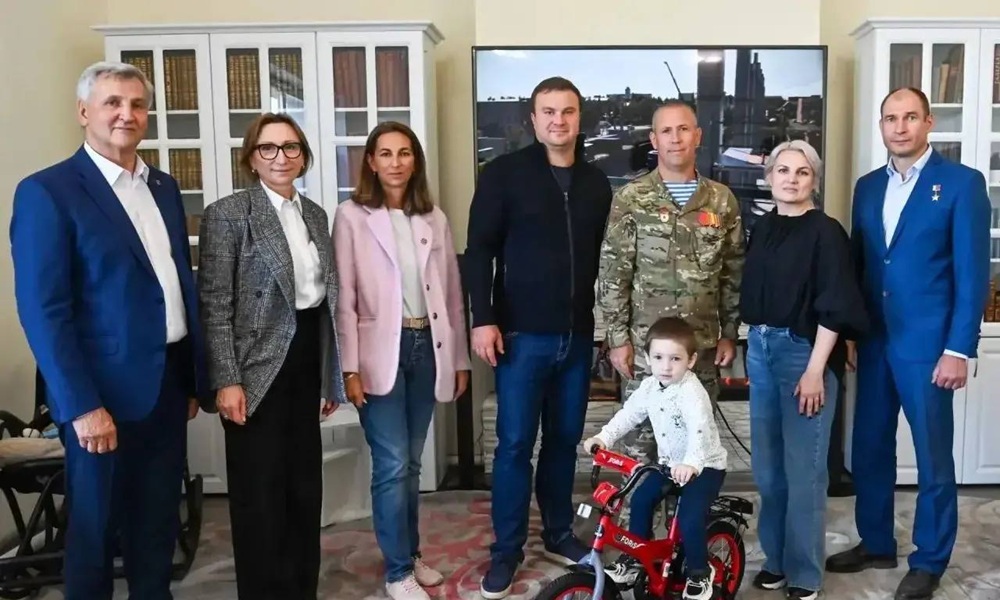 Виталий Хоценко встретился с семьёй участника СВО в Калачинске