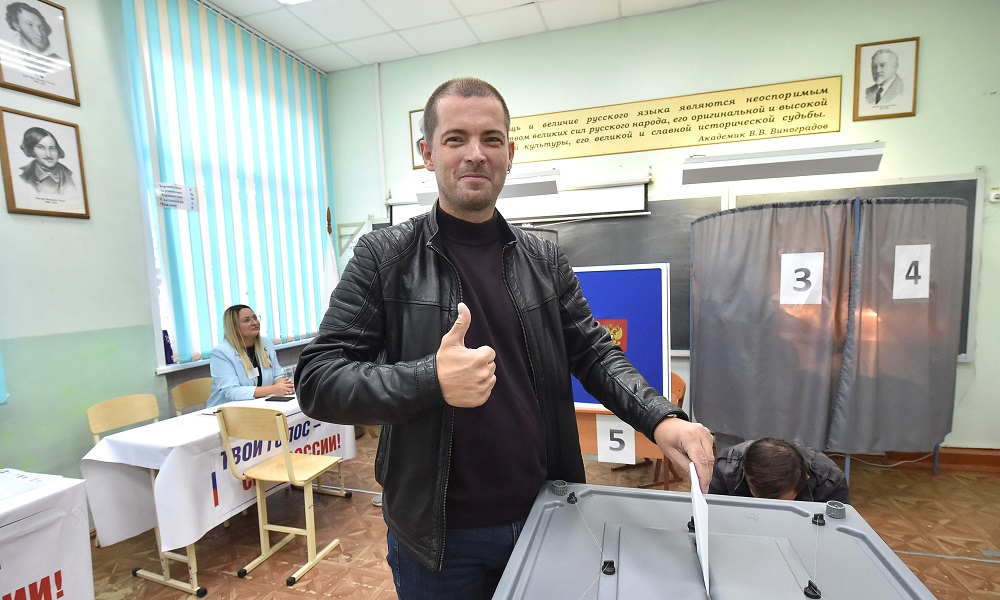 Григорий Вевер принял участие в голосовании в финальный день выборов