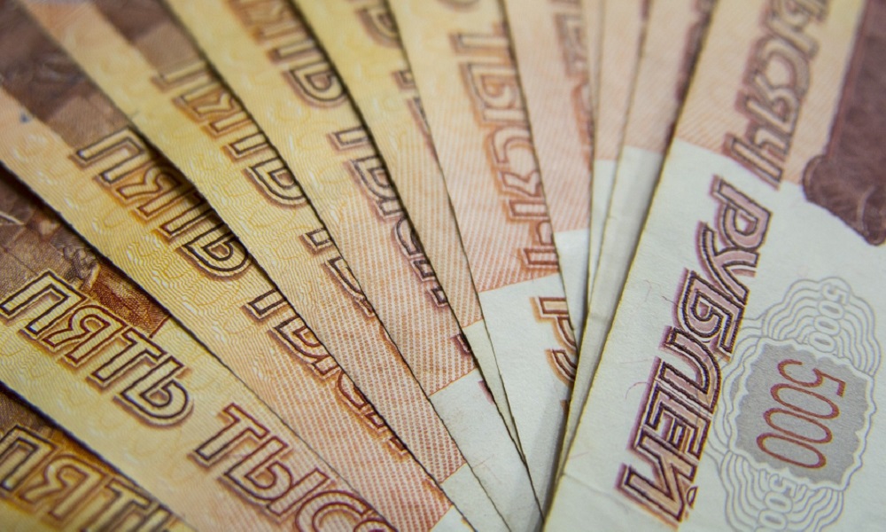 В Омске бухгалтер, которая забрала себе 300 тысяч рублей, предстанет перед судом