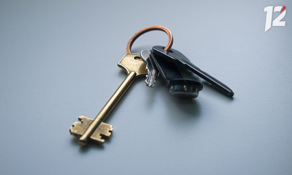 Омским сиротам выдали жилищные сертификаты по новым правилам