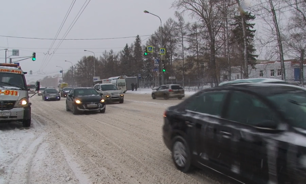 На омских улицах утром были зафиксированы пробки 10 баллов