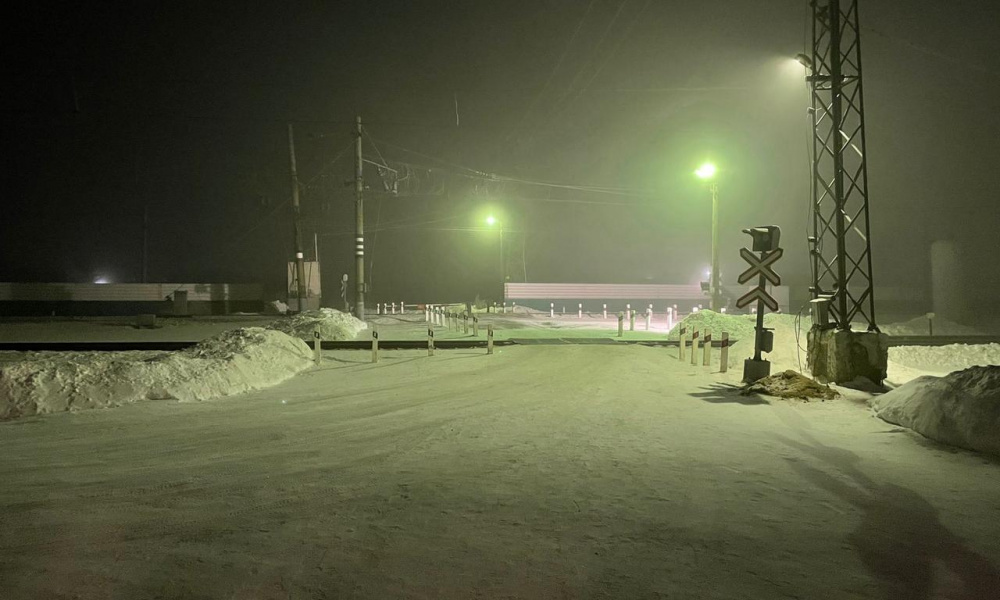 В Омске молодой человек возвращался домой по ж/д путям и попал под поезд
